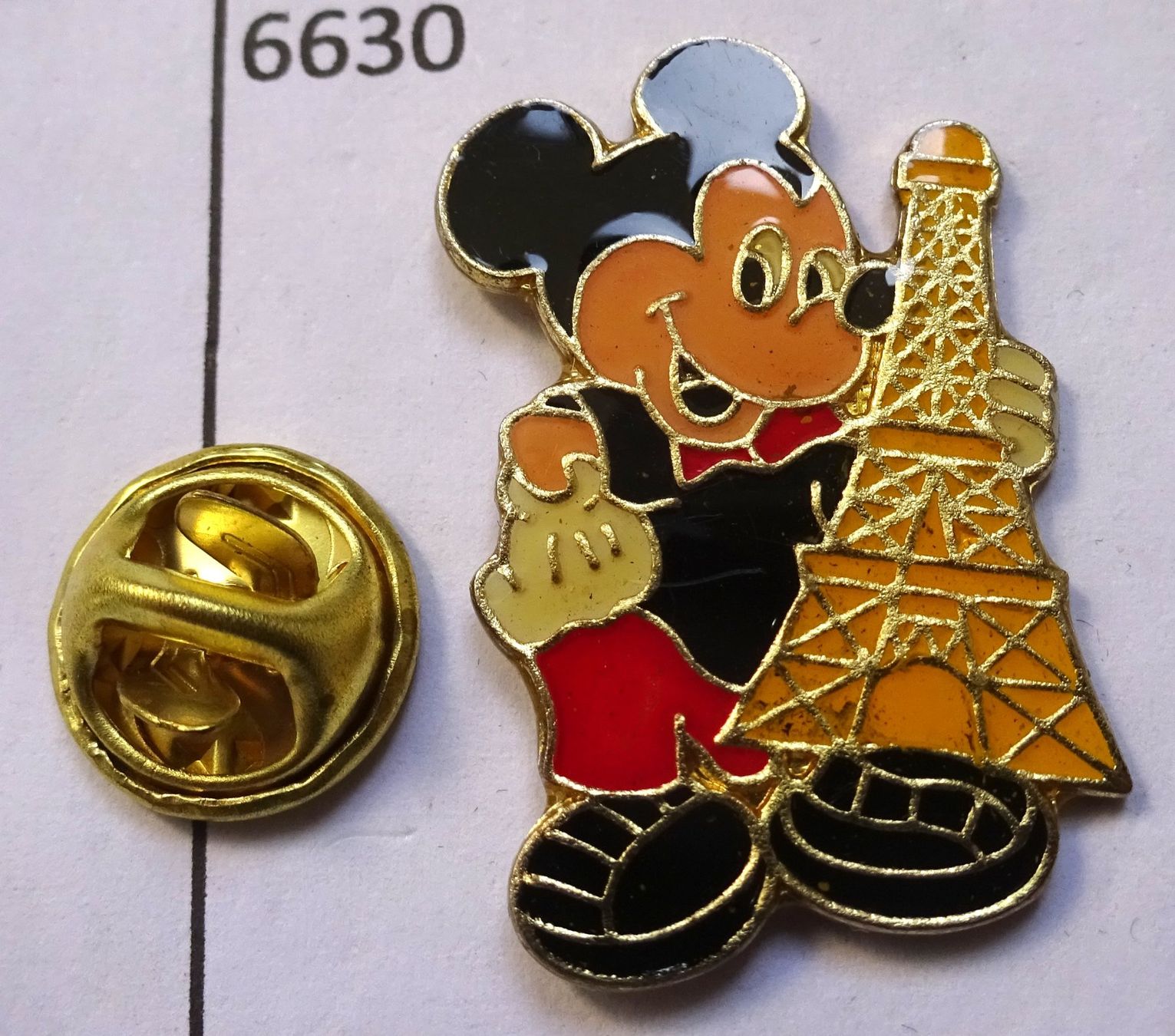 Plaketten & Abzeichen: Pin MICKYMAUS in Paris – Gebraucht aus Utzenstorf von BUtter81
