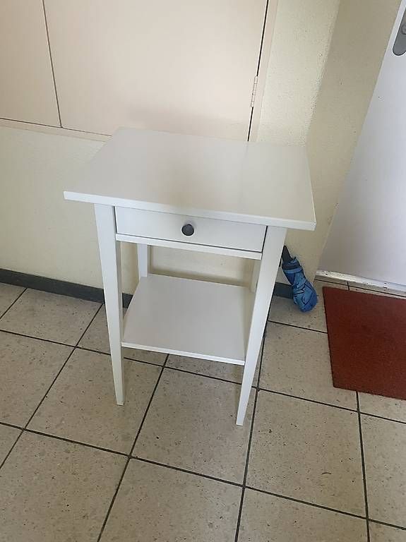 Ikea Tables de nuit: Ikea hemnes nachttisch beistelltisch – D'occasion à Dübendorf par rocki07