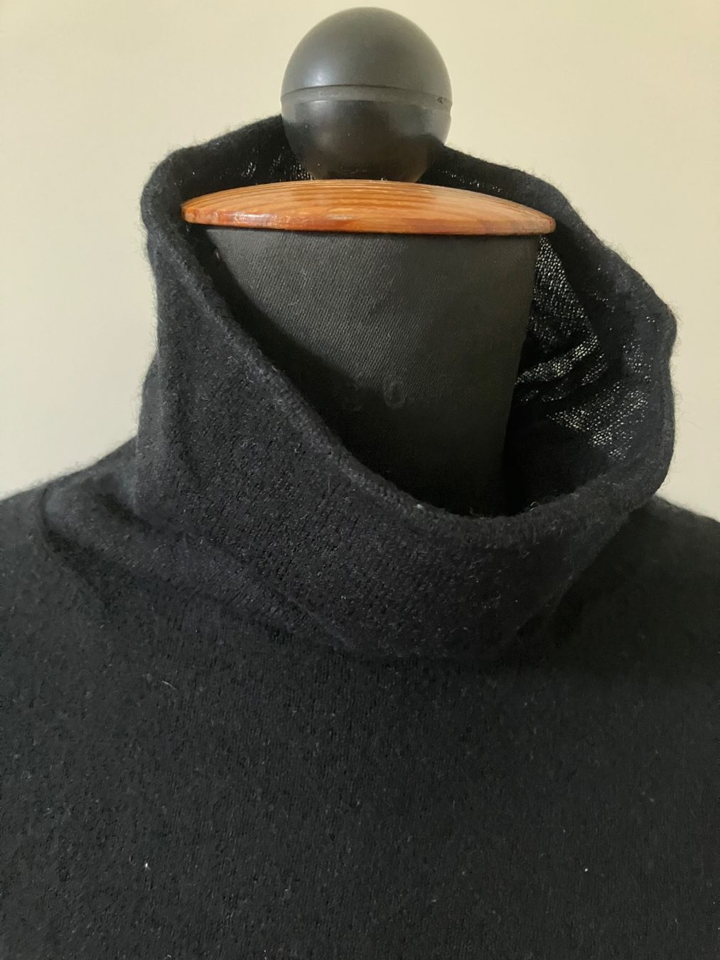 Maglioni & Felpe: Schwarzer Kaschmir Rollkragenpullover – Usato da Lenzburg venduto da ann_8hmk 1