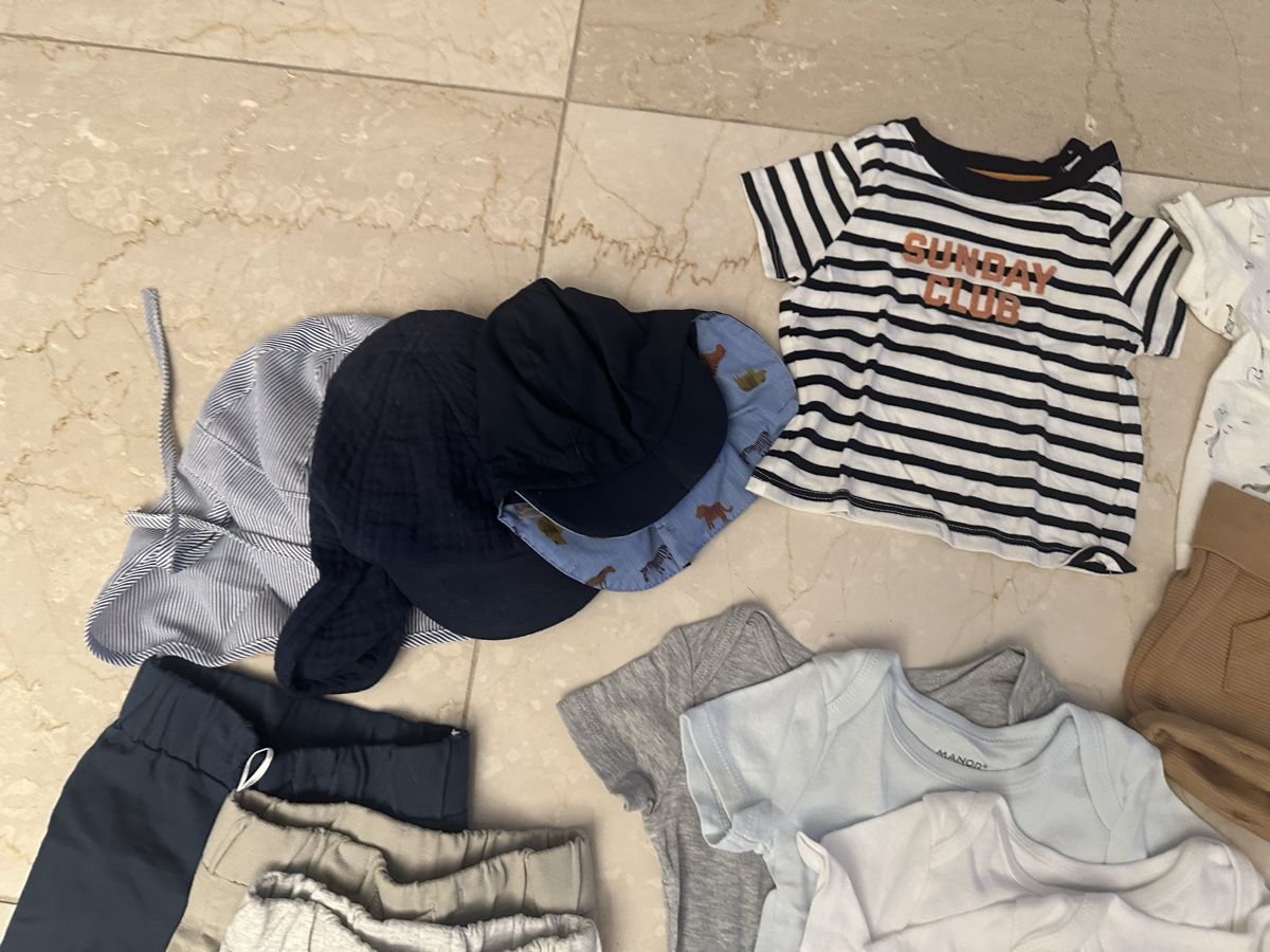 Lotti & Set di vestiti: Kleiderpaket Junge Grösse 60, 20 Teile – Usato da Steinen venduto da Cinzia 5