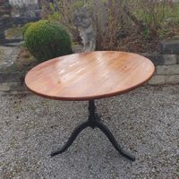 Beizentisch Nussbaum rund 100 cm Gussfüsse