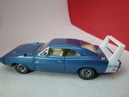 Dodge Charger DAYTONA - super Modell - hellblau -UnivHobbies