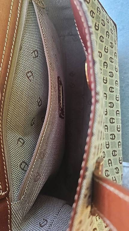 Taschen für Damen: Handtasche Etienne Aigner Leder – Gebraucht aus Au ZH von psc_k9fm 3