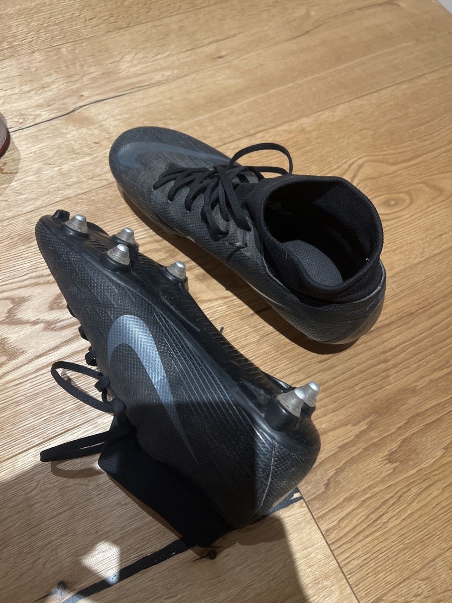 Nike Schuhe für Jungen: Nike Fussballschuhe Gr. 40 – Gebraucht aus Feldbrunnen von soon-nam 3