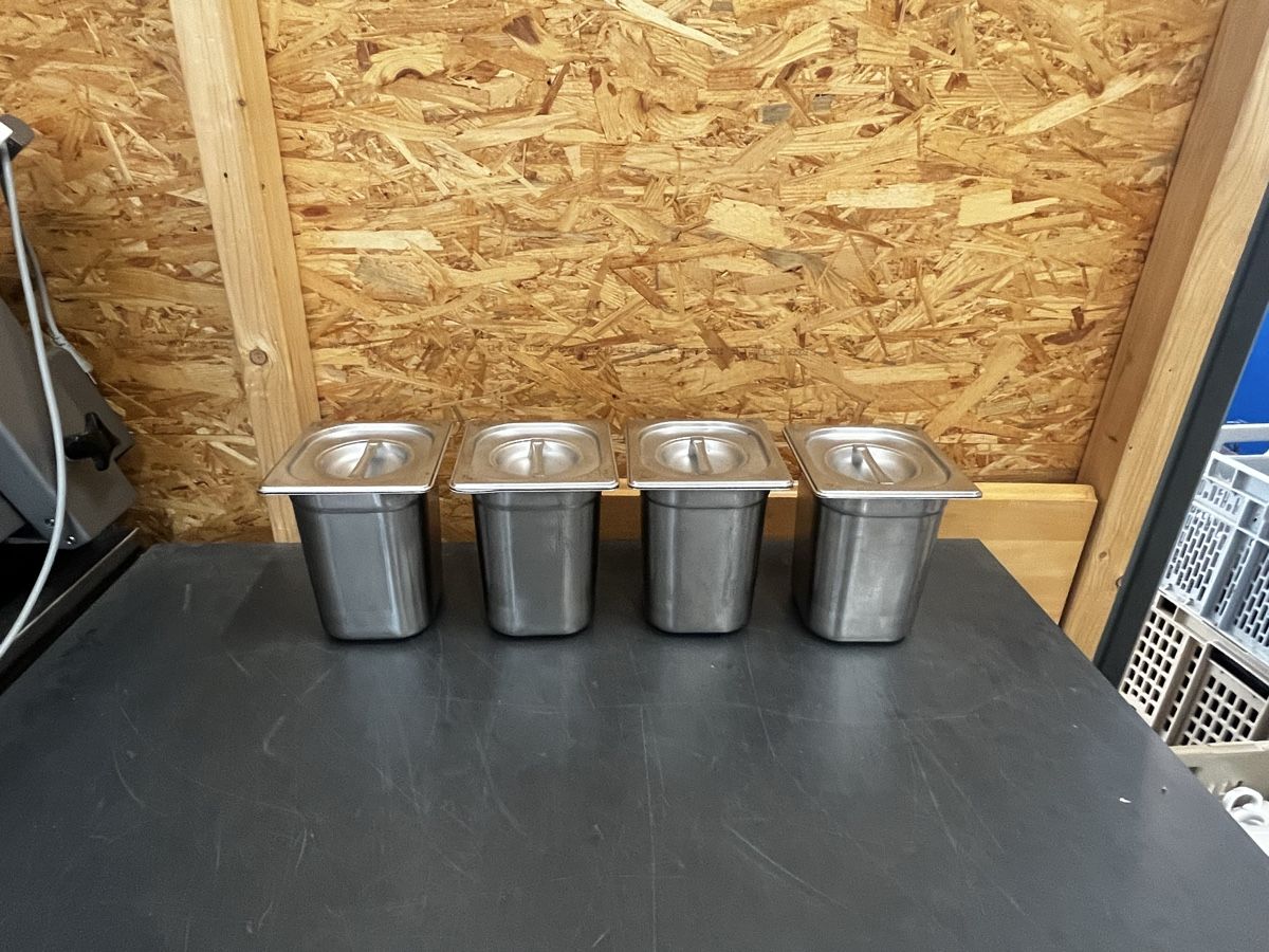 Elettrodomestici da cucina: 4 x 1/6 GN 20 cm mit Deckel  – Usato da Dittingen venduto da Cervolino77 2