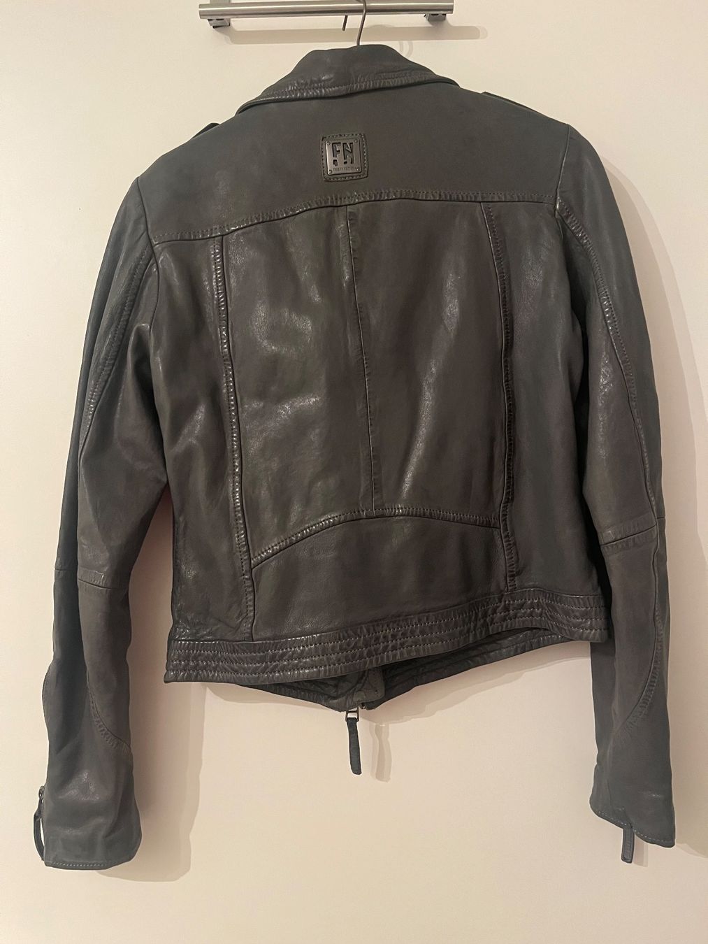 Giacche: Coole graue Lederjacke, Grösse 38 – Usato da Olten venduto da Ruth_gerhard 1