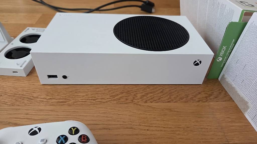 Microsoft Konsolen: Xbox Series S 512GB Bundle inkl. 2 Controller – Gebraucht aus Stein AG von rub_d7hz 1