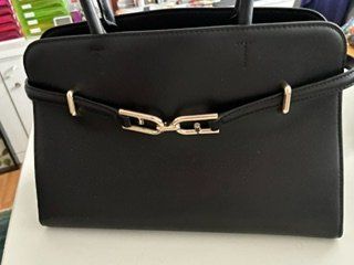 Schwarze Furla Lederhandtasche
