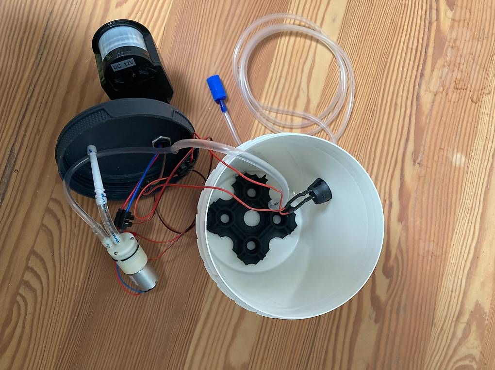 Sistemi d'allarme: Katzenschreck mit feinem Wasserstrahl – Usato da Wangen SZ venduto da B8855 2
