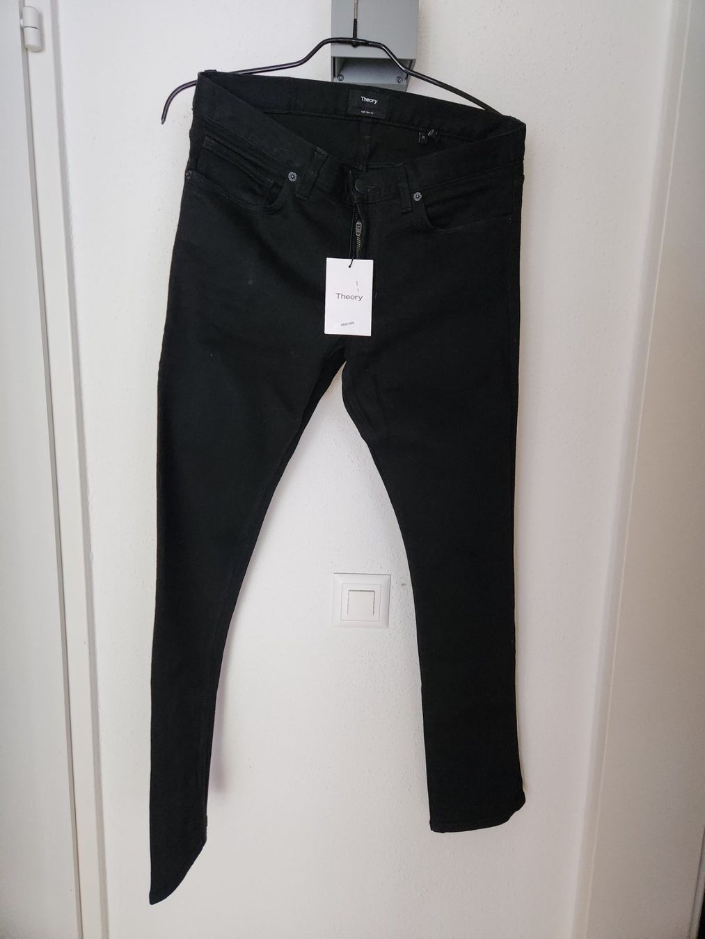 Jeans: Theory, Jeans, Schwarz, Gr.31 – Usato da Luzern venduto da Bon_Voyage 4