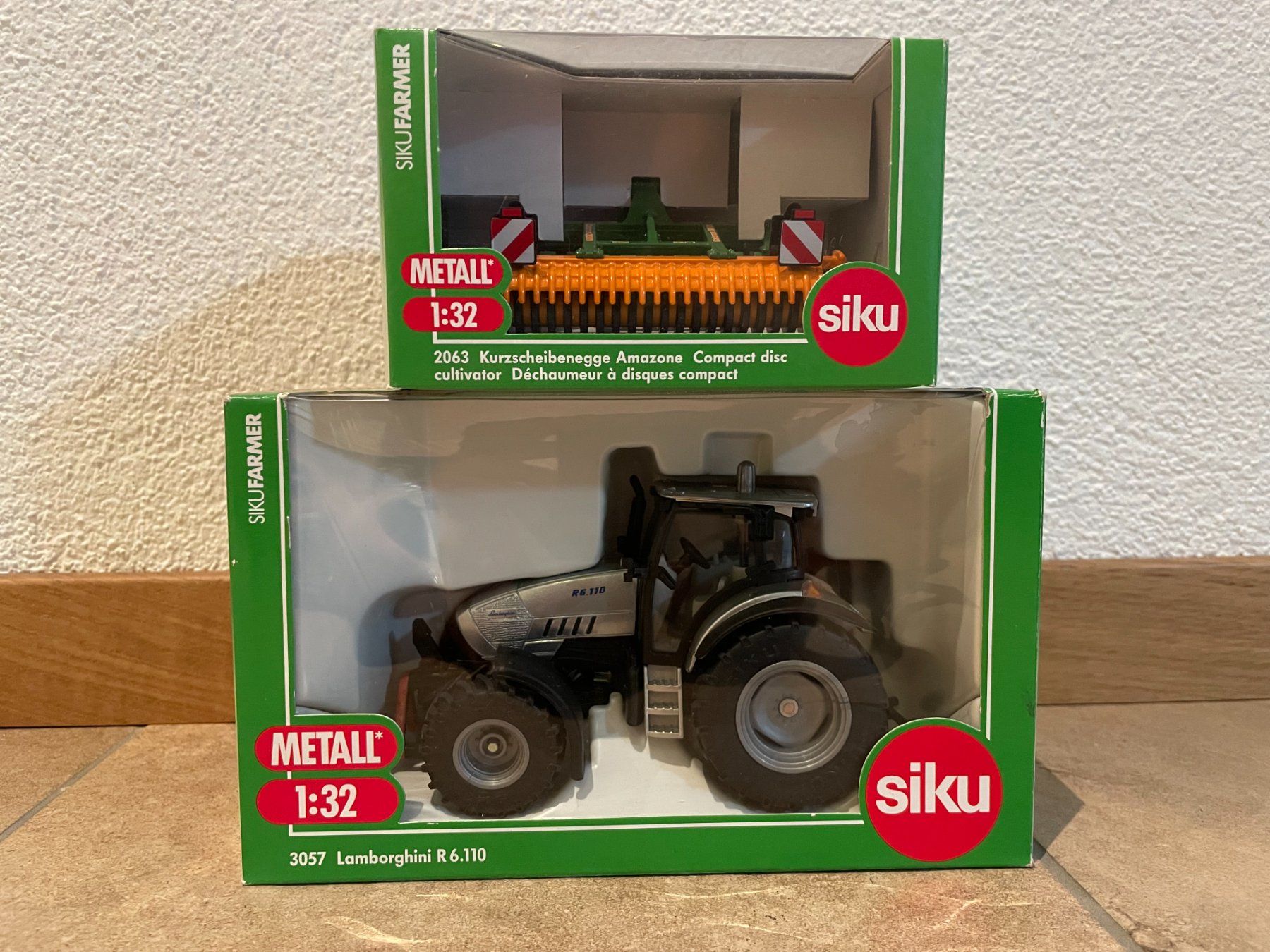 Lamborghini Trattori: SIKU Lamborghini R 6.110 Mit Amazone – Nuovo e nell'imballaggio originale da Kreuzlingen venduto da Stefan1150 5