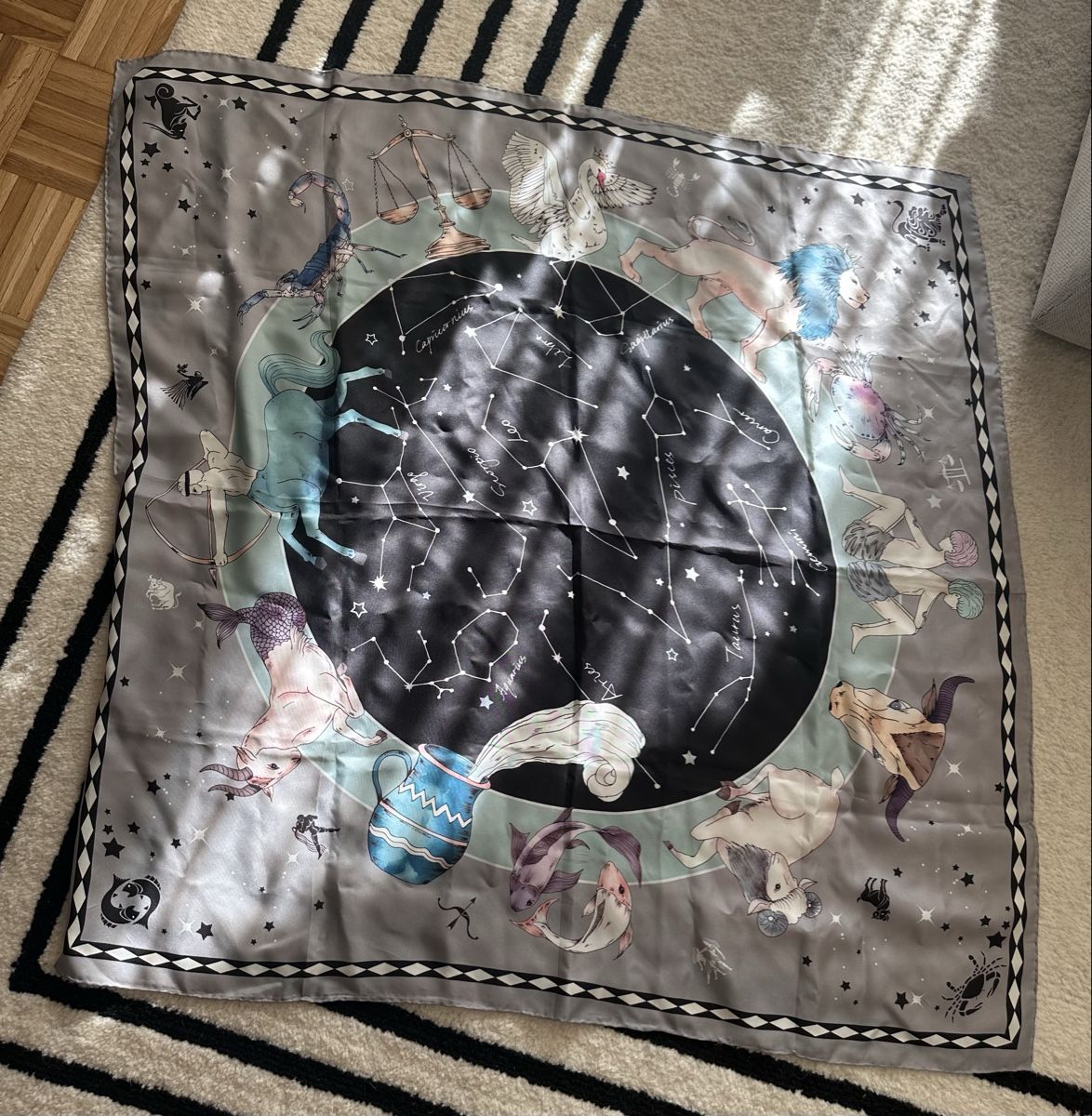 Foulard & Sciarpe: Genuine Silk square scarf – Usato da Adliswil venduto da Maro_7