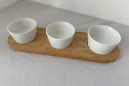 Stilvolles Apéro-Set: 3 Keramikschalen auf Bambus-Tablett