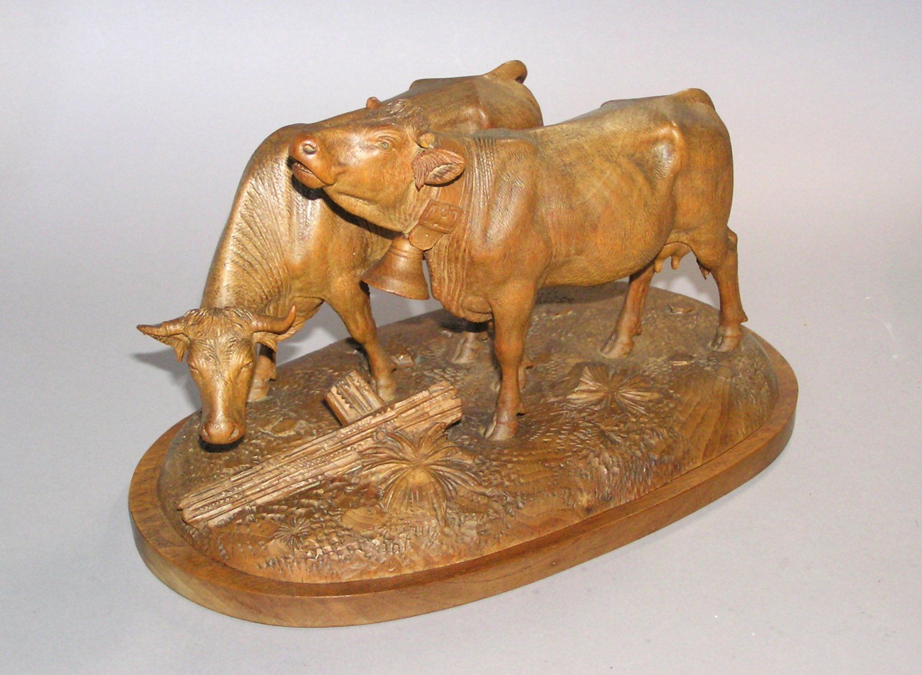 Sculture & Statue: ANTIKE FEIN GESCHNITZTE BRIENZER KÜHE BRIENZ – Usato da Grenchen venduto da Antique-hunter 1