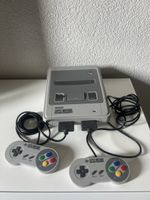 Super Nintendo SNES Konsole mit 2 Controllern