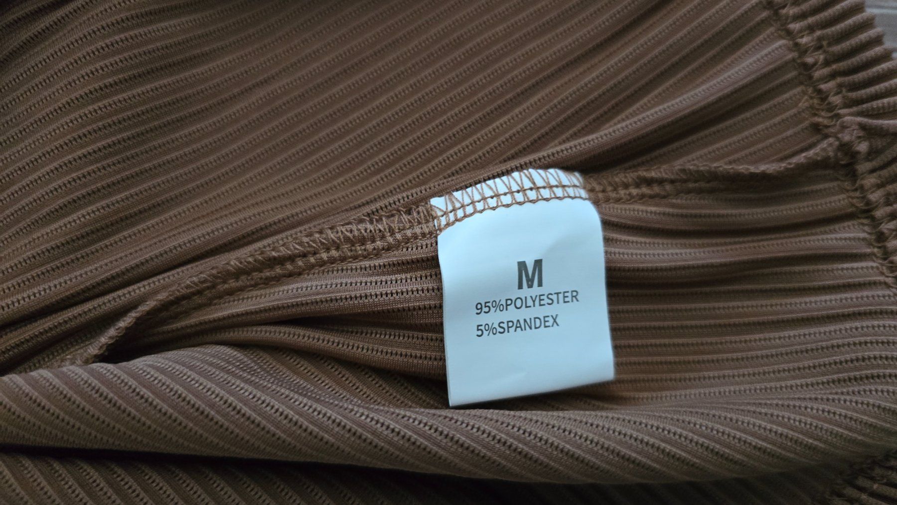 T-shirt: Rippstrick-Longsleeve mit Spitze - M - Braun / Mocca – Nuovo (secondo la descrizione) da Thalwil venduto da VitaMini 4