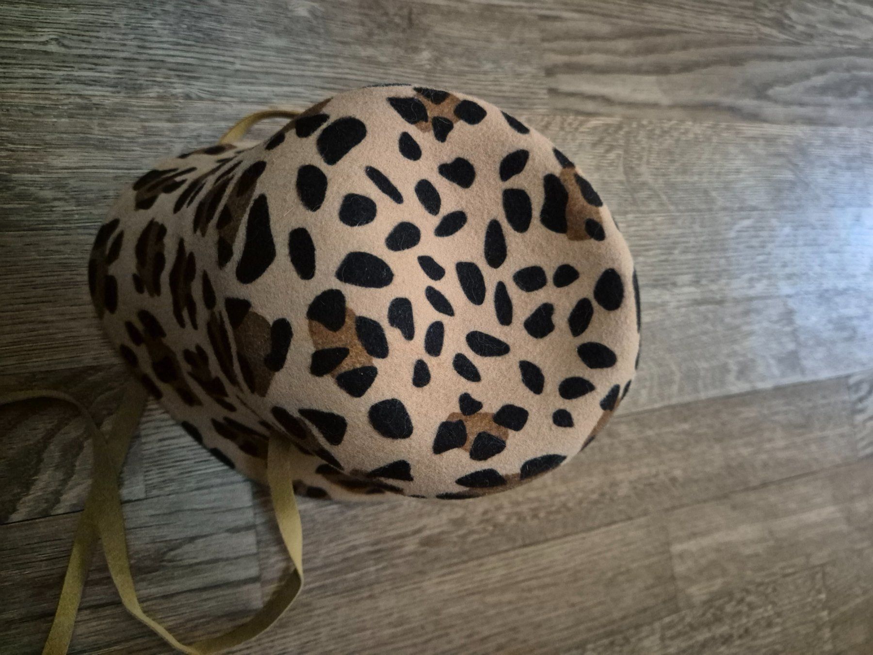 Chapeaux, bonnets & casquettes: Leopard bucket hat – Neuf (Voir description) à Zürich par monadiederich 1