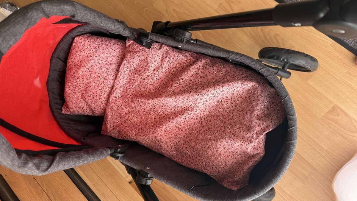 Carrozzine per bambole: Puppenwagen ot und grau gute Zustand – Usato da Aarberg venduto da Tichan 1