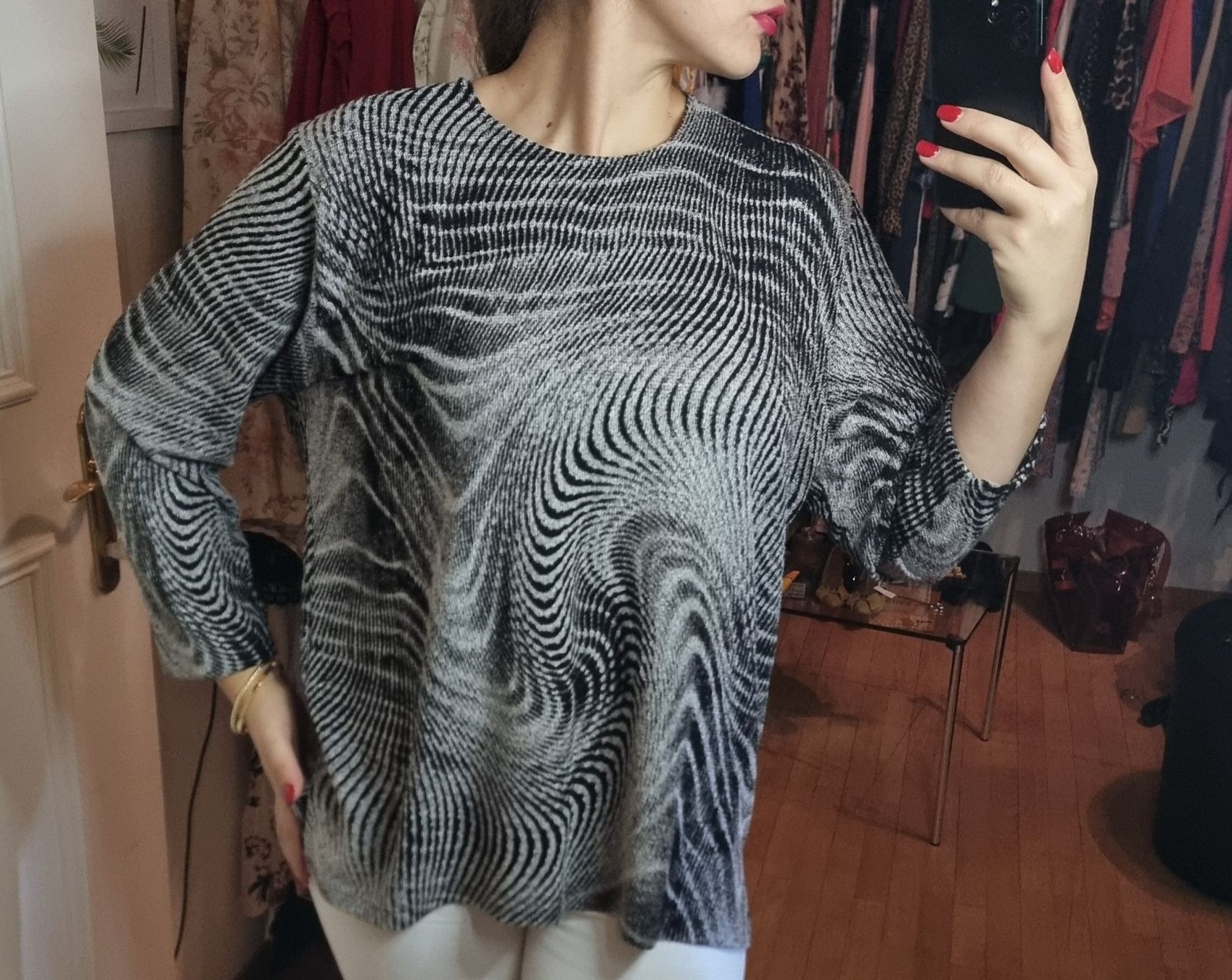 Blusen: Schicker Damenpullover Gr. 48/50 schwarz/weiss Muster – Gebraucht aus Wald ZH von CapLux