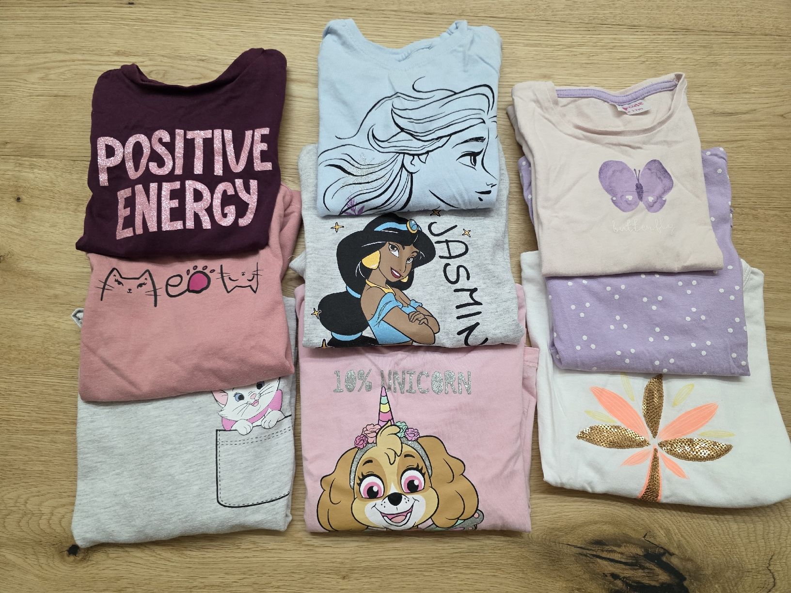 Lotti & Set di vestiti: Mädchen T-Shirts Gr. 98cm, Neuwertig – Usato da Toffen venduto da ver_x68f