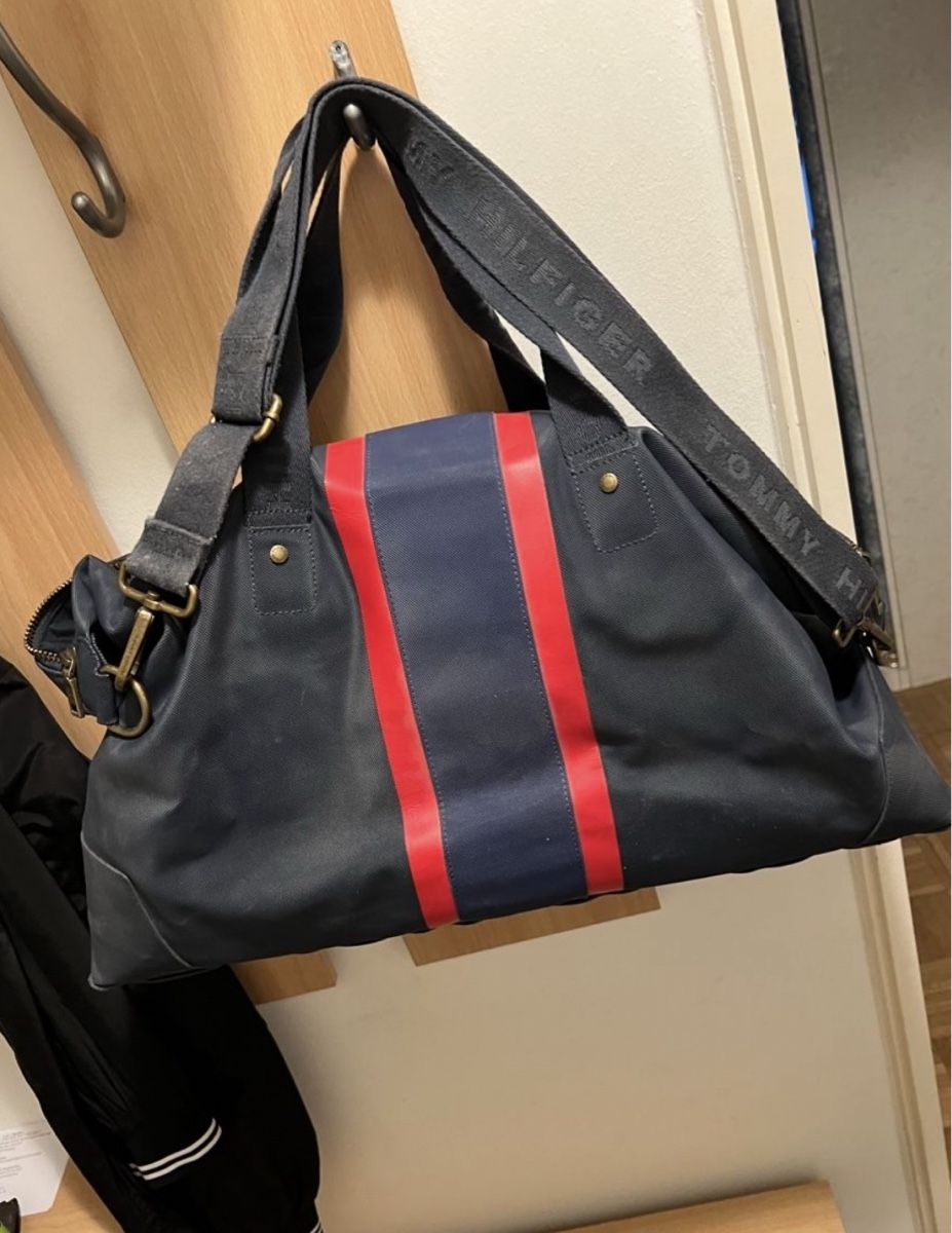 Tommy Hilfiger Borse: Geräumige Tommy Hilfiger Weekender Tasche – Usato da Kriens venduto da Ceer25 1