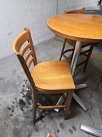 Stehtisch mit zwei Barstühlen Holz Metall gebraucht