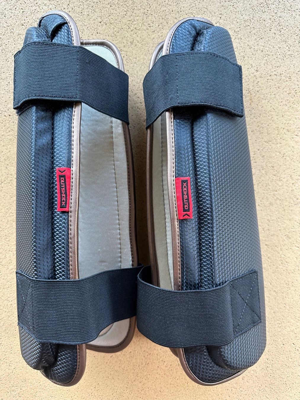 Protezioni & Imbottiture: Protège-tibia Outshock pour sport de combat – Nuovo (secondo la descrizione) da St-Gingolph venduto da GoldenKeys 3