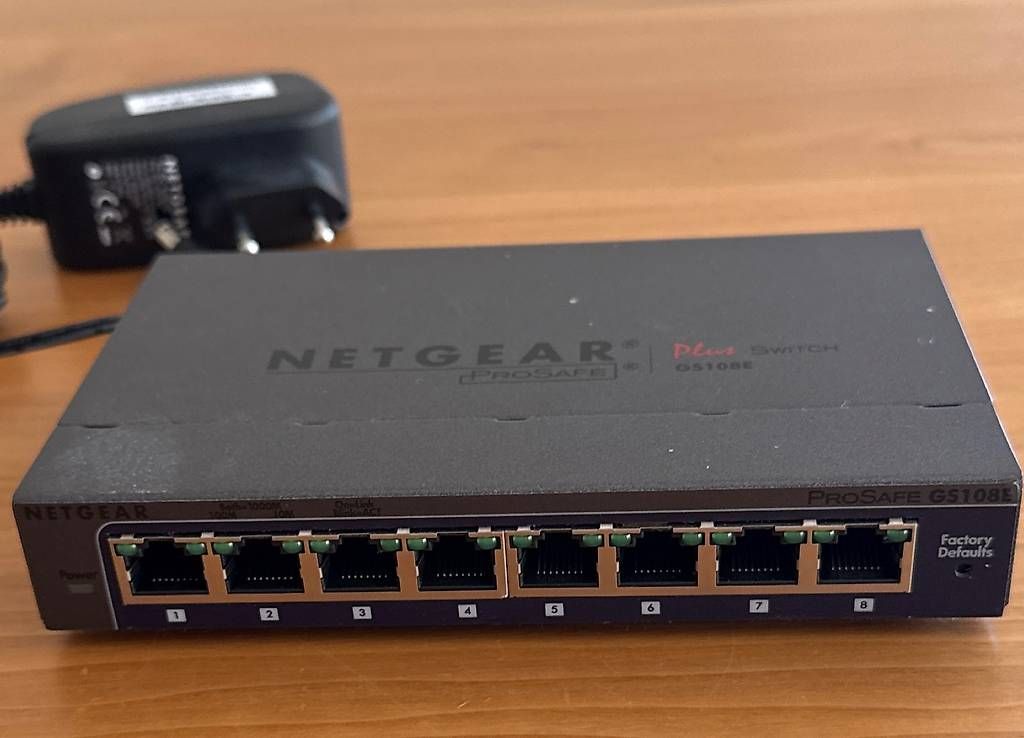 Hubs & Switches: Netgear ProSafe GS108E Plus Switch – D'occasion à Hallau par Foundit
