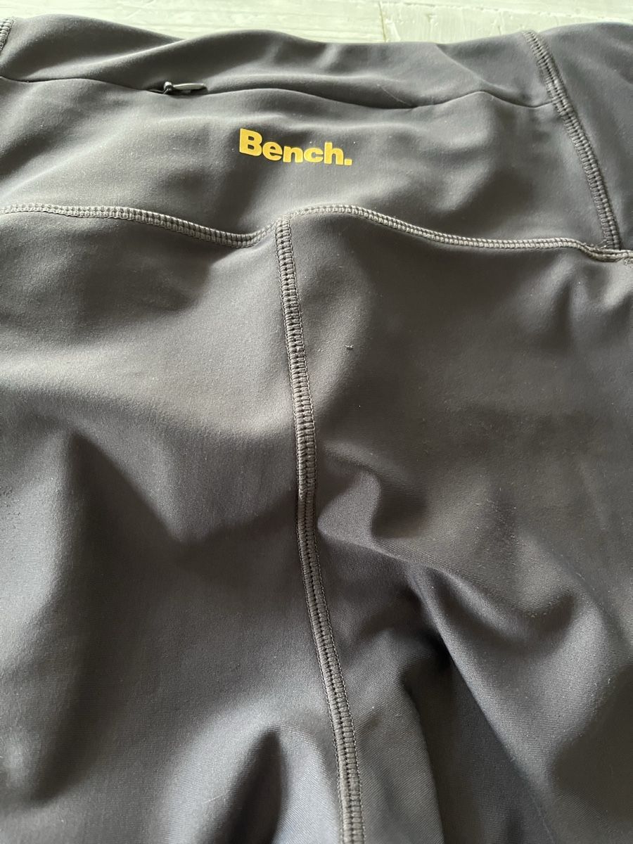 Bench Leggings: Sehr schöne Trainingshose – Nuovo (secondo la descrizione) da Wermatswil venduto da -secondchance- 2