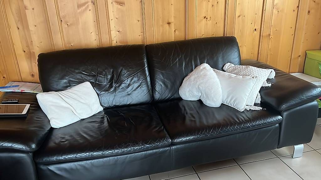 Sofas: 2 canapés en cuir  – D'occasion à Charmey (Gruyère) par puginremy18 1
