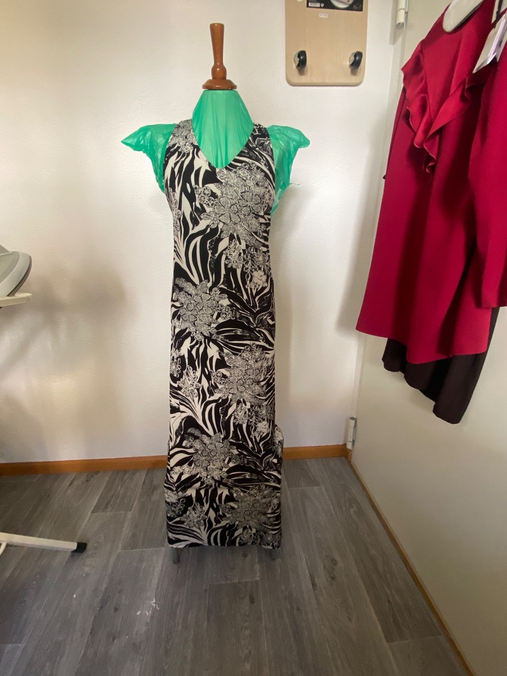 Vestiti: Kleid neu S-M – Nuovo (secondo la descrizione) da Liestal venduto da Goldart 9