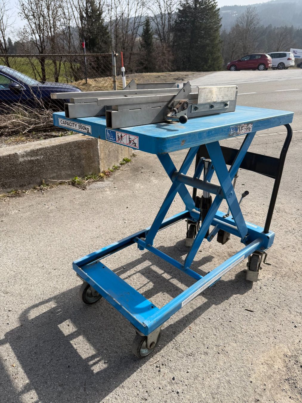 Piattaforme elevatrici & Crick: Mobilien Hydraulik-Scherenhubtischwagen Matreco – Usato da Uznach venduto da Kastro1987