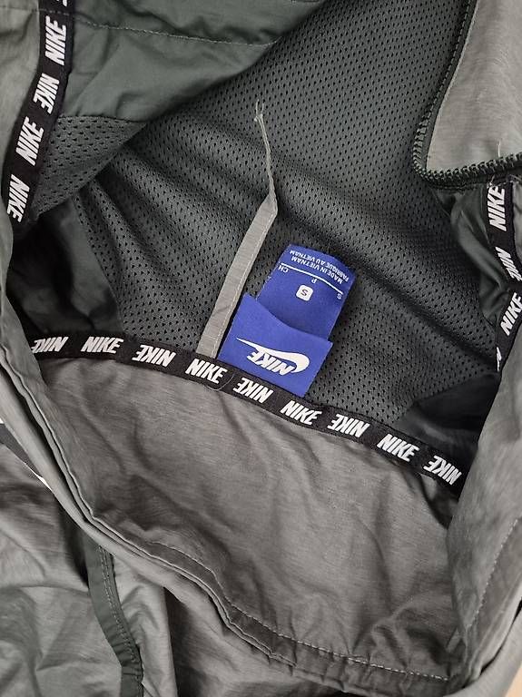 Giacche: Nike Windbreaker Jacke Grösse S  – Usato da Langenthal venduto da hab_zw5p 4