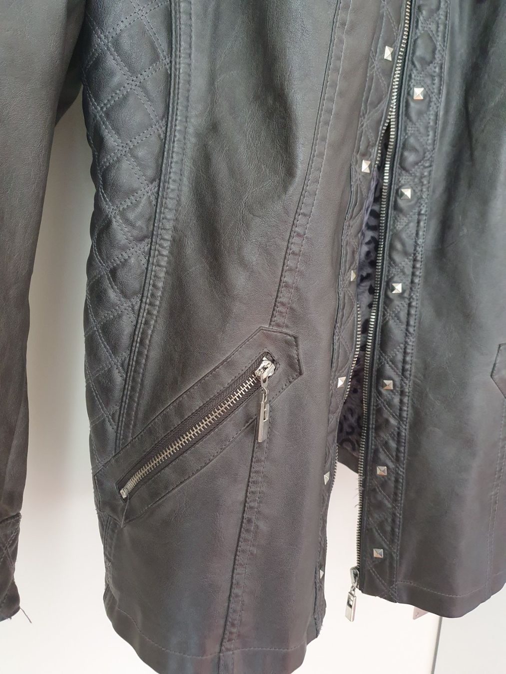 C&A Giacche: Leichte Kunstlederjacke von Canda Gr. 50 Farbe Schlamm – Usato da Zweidlen venduto da Shubli 3