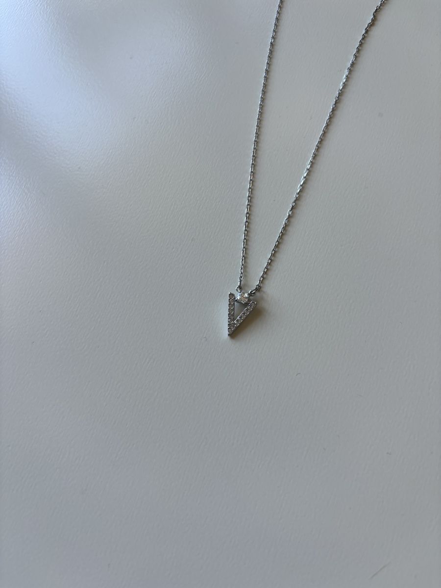 Swarovski Catenine: Collier Swarovski pendentif triangle argenté – Nuovo (secondo la descrizione) da Genève venduto da Estelle_gig 1