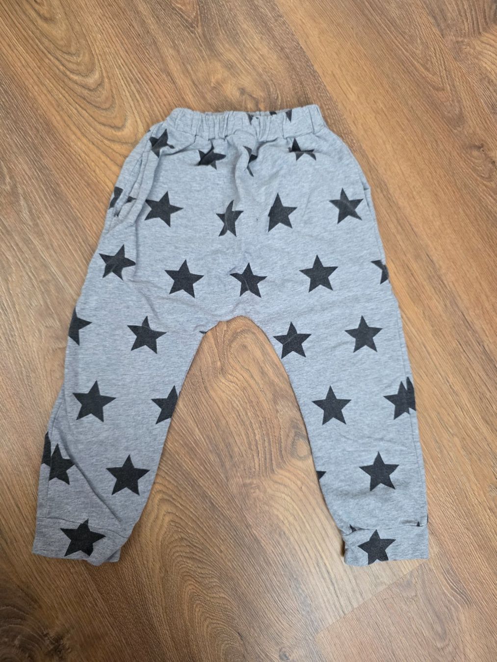 Pantaloni: Hose, Jogginghose, Stoffhose Gr. 110/116 – Usato da Nebikon venduto da Japostyle