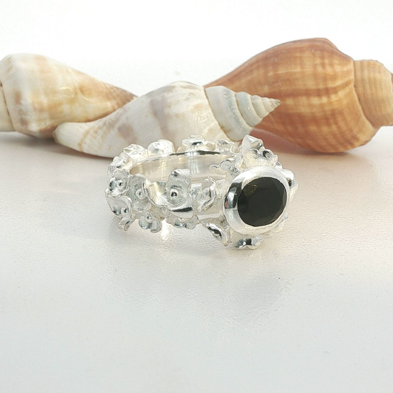 Olga Ribler Anelli: Statement Blumen Ring mit Saphir – Grösse 58 – Nuovo (secondo la descrizione) da Luzern venduto da Schmuckoutlet 6