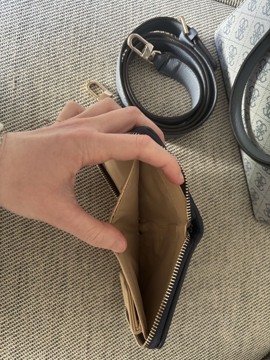 Guess Borse da donna: Guess Blue Patterned cross body handbag and purse – Usato da Zürich venduto da fra_f66n 8