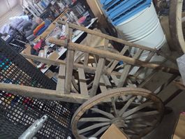 Antiker Handwagen aus Holz mit Eisenrädern gebraucht