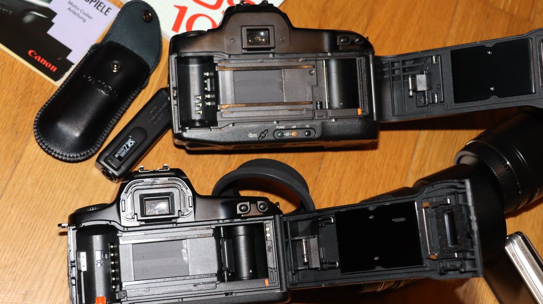 Canon Fotocamera: Canon Eos 1000F N, Eos 10,Codeleser,Casio Exilim,2 Objektive – Usato da Hohenrain venduto da magiclocke 3