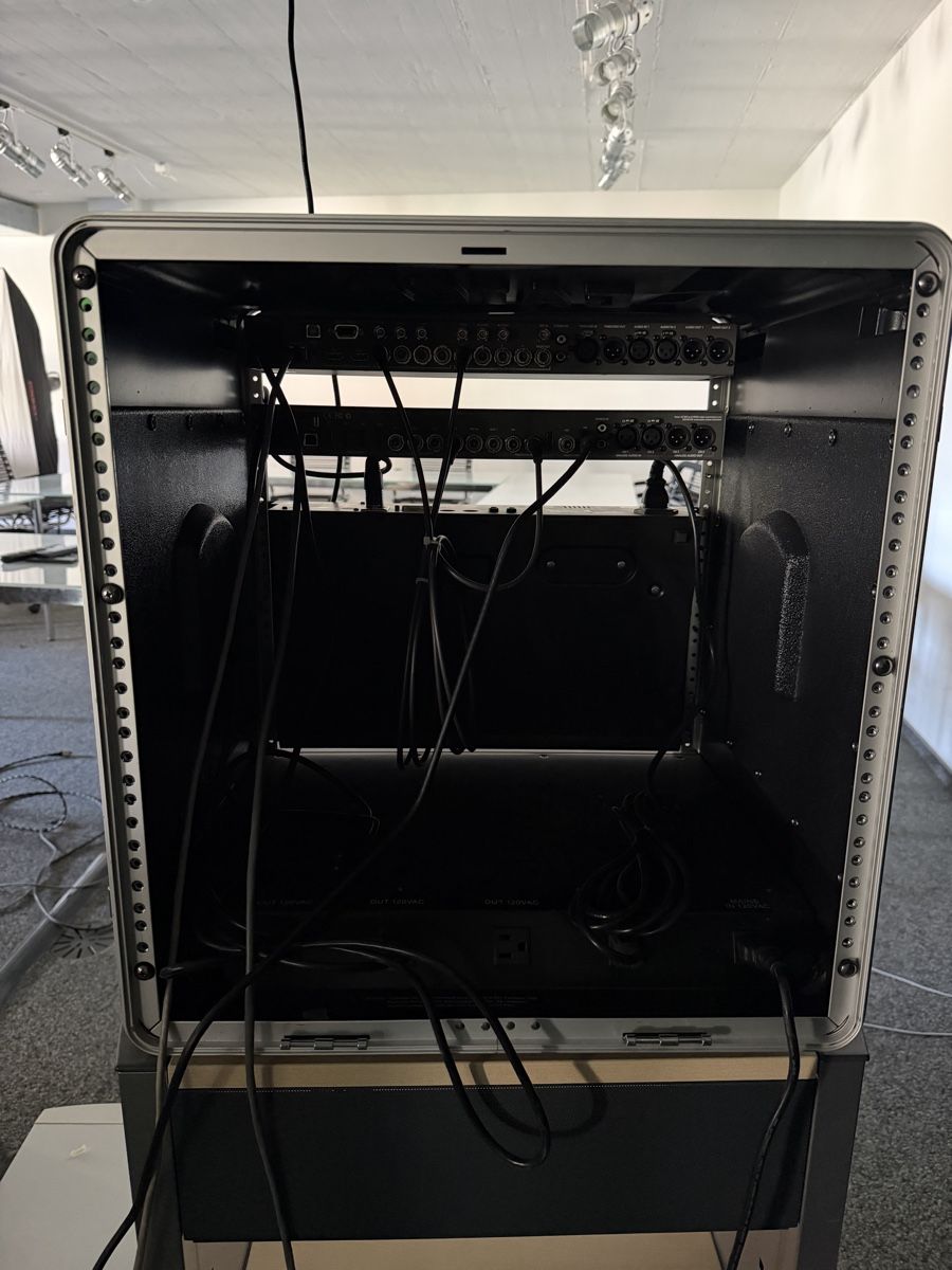 Sistema di controllo: Blackmagic ATEM 4K + HyperDeck + Gator Rack – Usato da Nänikon venduto da macqua 3