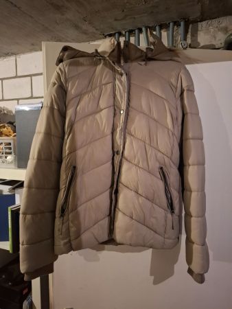 Winterjacke Chicoree Grösse XL mit Kapuze, Top Zustand!