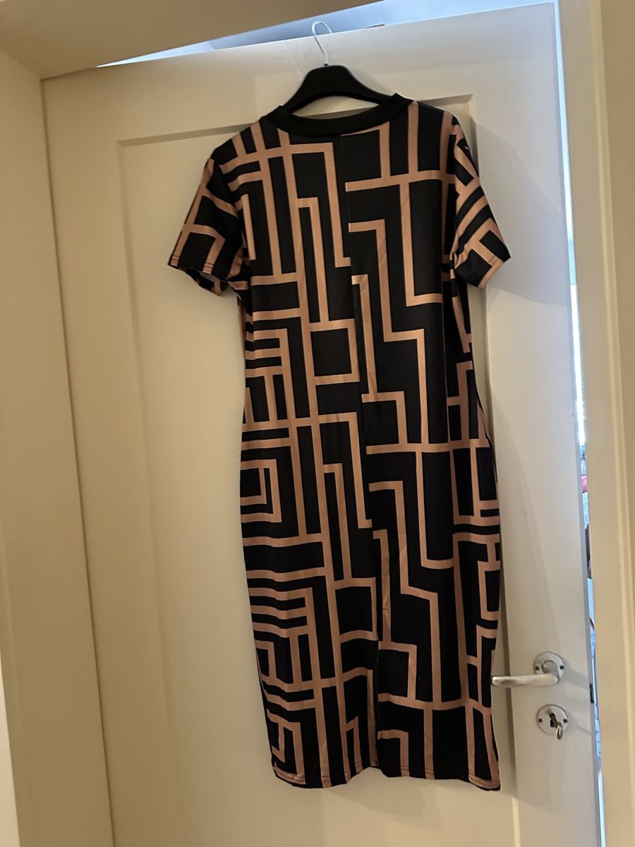 Robes: Damen Wunderschöne Kleider Gr/L – Neuf avec emballage d'origine à Basel par Ivana_4 2