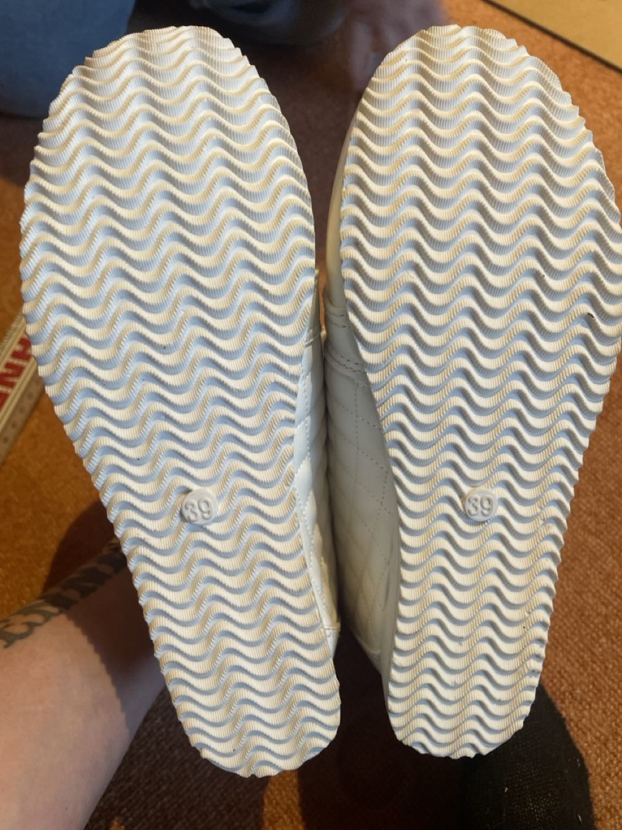 Scarpe da donna: Weisse Keilabsatz Sneakers Gr. 39 – Nuovo (secondo la descrizione) da Goldingen venduto da FirebirdLady92 3