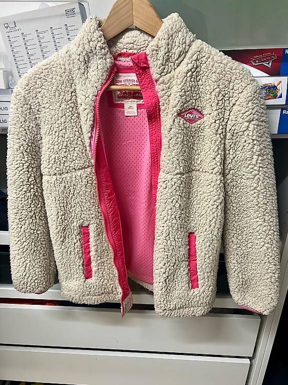 Jacken & Mäntel: Kuschelweiche Jacke 152 – Gebraucht aus Sursee von Sportsreh