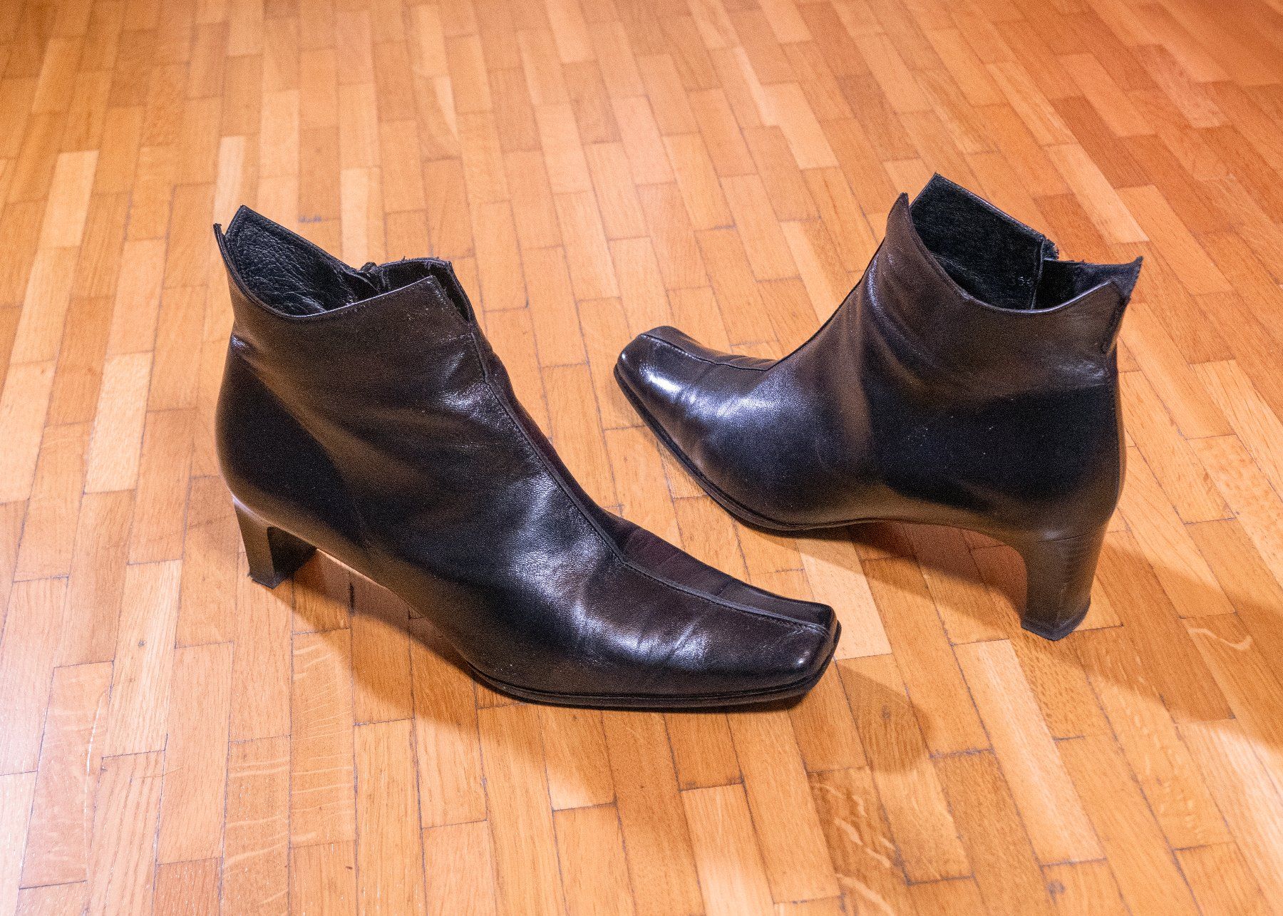Scarpe da donna: Bottines noires en cuir – Usato da Genève venduto da MikhailG 2