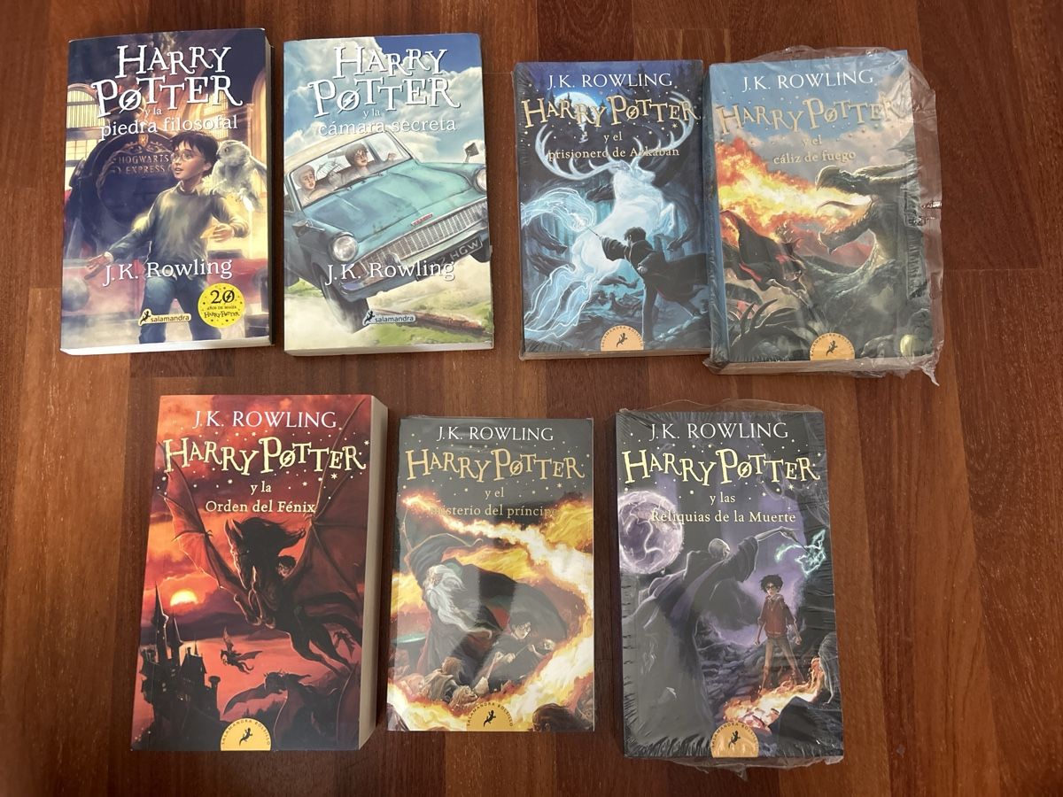 Livres: Harry Potter Bände 1-7 Spanisch  – Neuf avec emballage d'origine à Zürich par Naira03