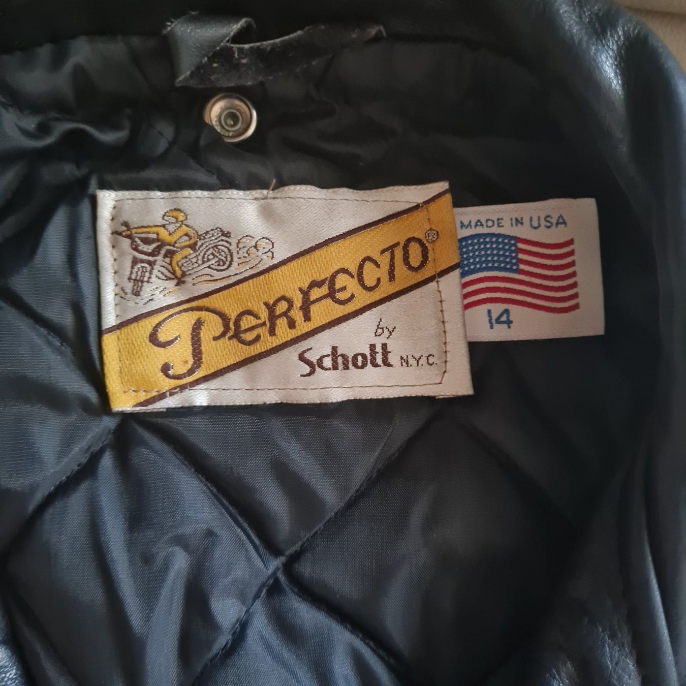 Jacken: Lederjacke in schwarz, Grösse M – Gebraucht aus Coeuve von Nelly2 2