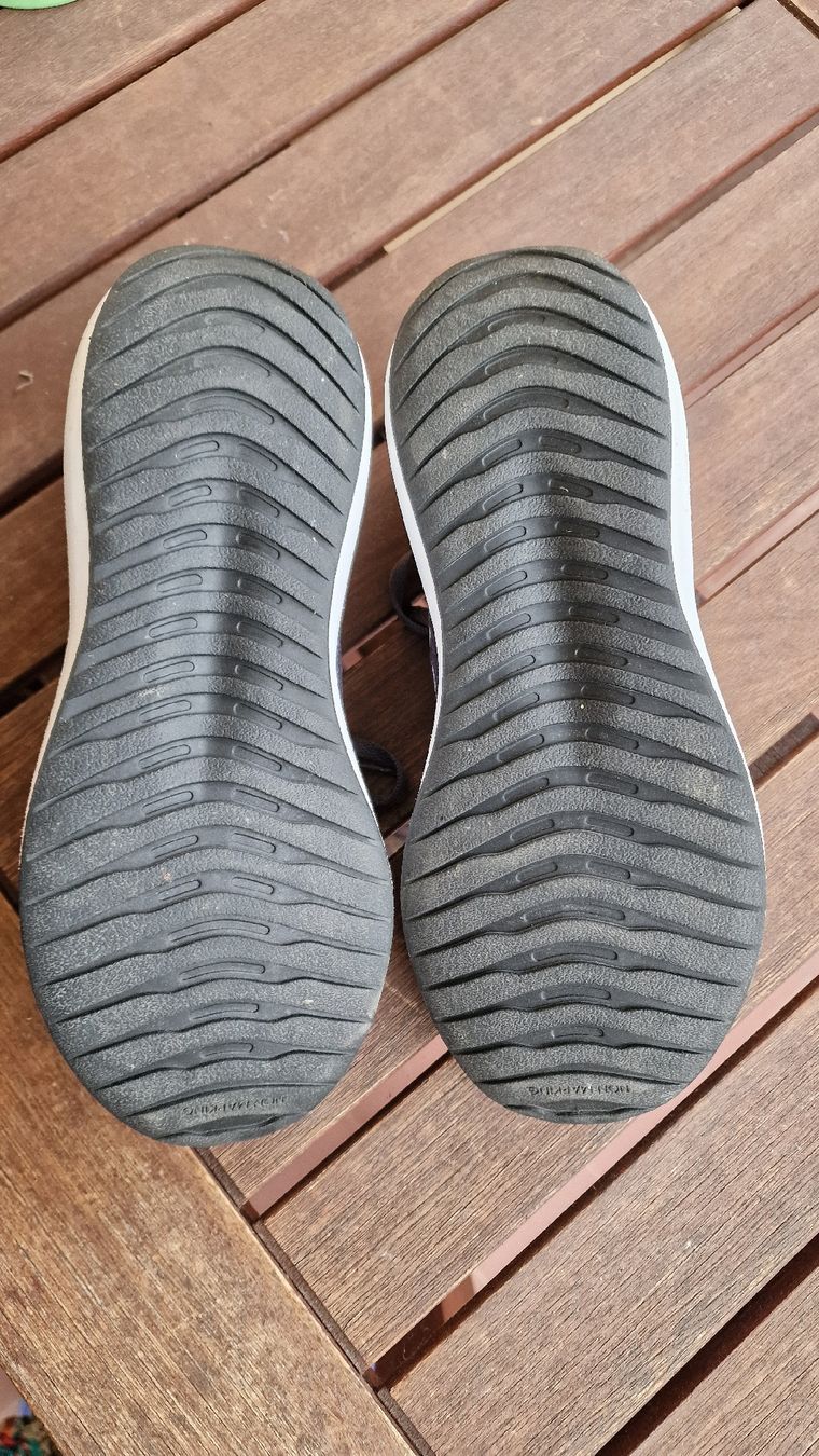 Adidas Chaussures femmes: scarpe Adidas – D'occasion à Ascona par Artik3 3