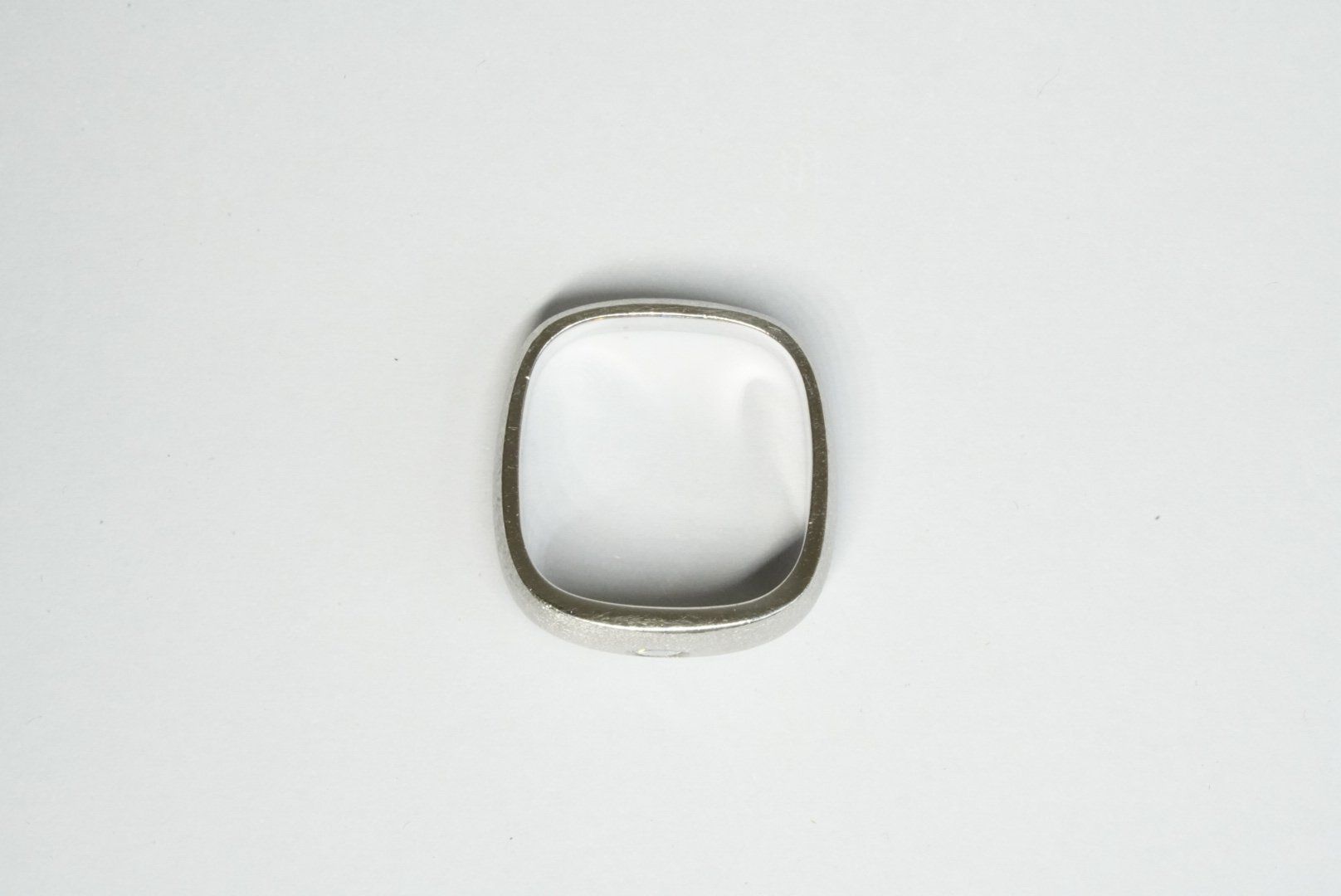 Ringe: Fingerring 18k Weissgold mit Diamant – Gebraucht aus Bülach von Re-Jewelled 3